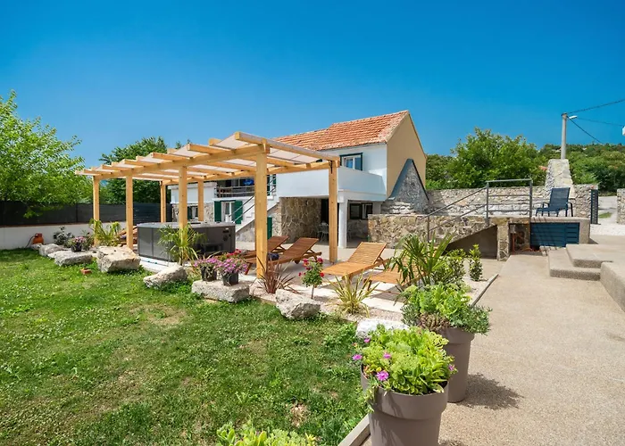 Villa House With Heated Pool