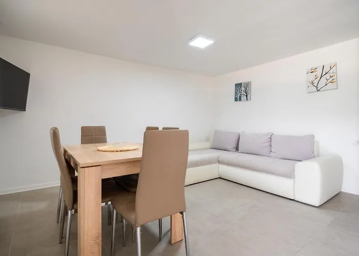House With Heated Pool * Neoric