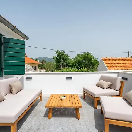 Villa House With Heated Pool Neoric