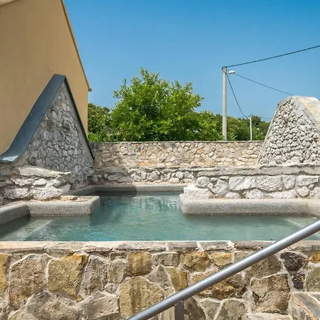 Villa House With Heated Pool