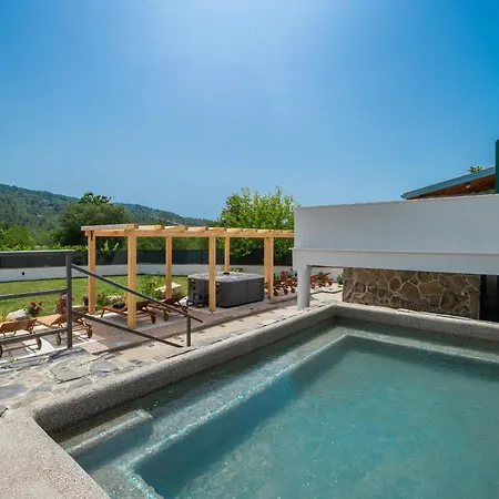Villa House With Heated Pool *