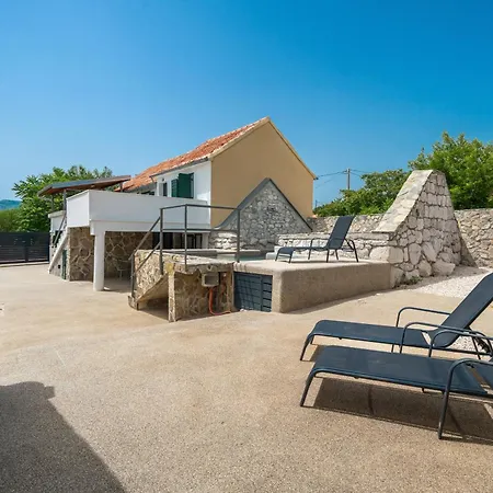 House With Heated Pool Villa
