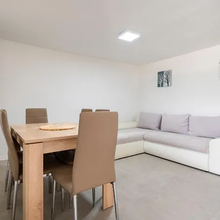 House With Heated Pool * Neoric