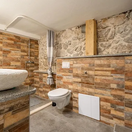 House With Heated Pool Neoric